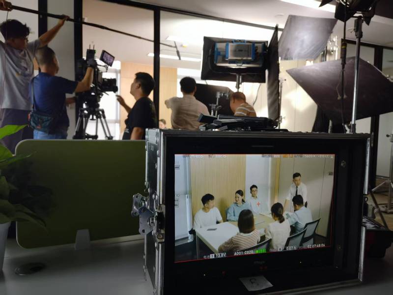 遂川县TVC拍摄公司：科技产品视觉化大师，诠释未来感与功能美学